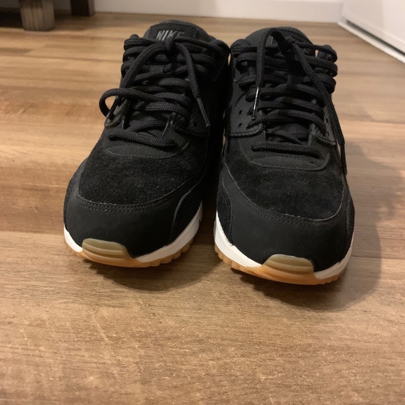 Worn twice and in excellent condition! - Picture 3 of 6